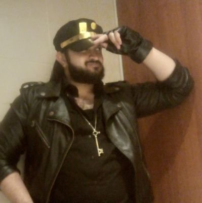 Pansexual, cringe, sátira, anime, videojuegos, heavy metal y gatos.