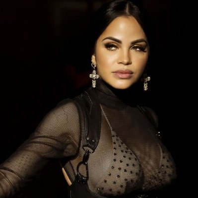 ❝ 𝘠𝘦𝘴, 𝘵𝘩𝘦𝘺 𝘥𝘰 𝘭𝘰𝘰𝘬 𝘳𝘢𝘵𝘩𝘦𝘳 𝘫𝘶𝘪𝘤𝘺.❞ Breaking rules with @CharmingRuffian.
•Roleplay||Mature||Parody• #TWI