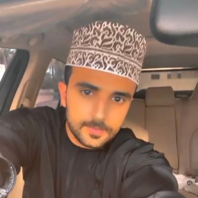 مسلم بسيط الحال، احب ان ازرع الجميل، هدفي اكسب ولا اخسر، اكسب اجراً علماً مالاً بالحلال ومعارِف واحباباً فالله واجاهد نفسي على ذلك📌.