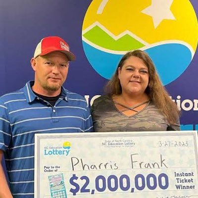 Pharris Frank,41 from North Carolina in the United States,winner of the North Carolina Jackpot is giving few back to the society by paying credit cards bills👍