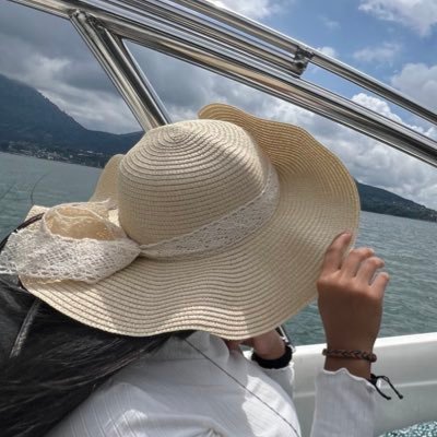 اسنانجيّه 👩🏻⚕️مدمنة #بلاي_ستيشن، مُصابة بمتلازمة القلق والشعور بالذنب ، كل ما اقوم بتغريده هنا فهو يمثلني ويمثل آرائي الشخصية) ..ربي زدني علماً
