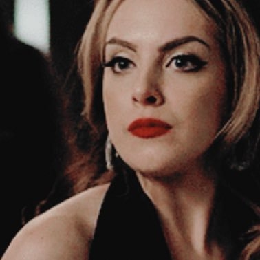 FallonCarr21's profile picture. 