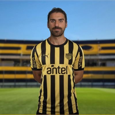 Peñarol 🟡⚫_
Wolverhampton 🐺_
Soldado de Larriera. _
5 son más que 3_
Socio 253931-