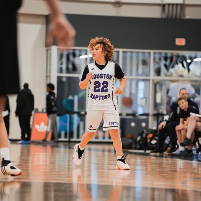 (class of 2030 but play up to hs ) over 1.4 million followers on all social media platforms | 5’7 pg /sg | high school @goodvisionAcademy
