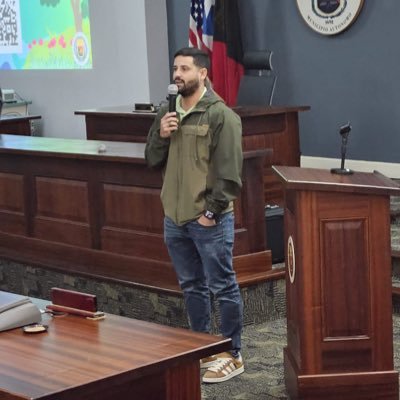 Planificador Urbano en busca de una ciudad más accesible y sostenible. Founder @munchies_pr