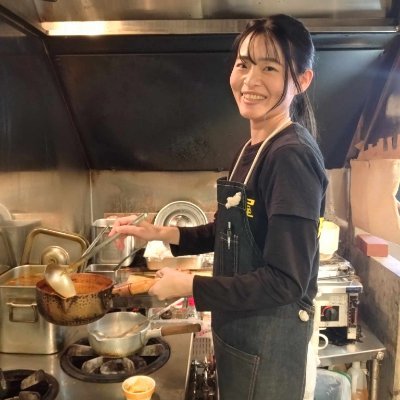 無添加カレーの昼飯屋。〜無添加食品であふれる世の中に。〜夫と4姉妹の6人家族。長女の乳児湿疹がきっかけで無添加生活スタート。2020年「昼飯屋」を夫と開業→2021年クラファン挑戦→無添加レトルトカレー完成🍛「昼飯屋」は、「大森町駅」から徒歩10秒 | 通販は▶https://t.co/urClh0AQtu