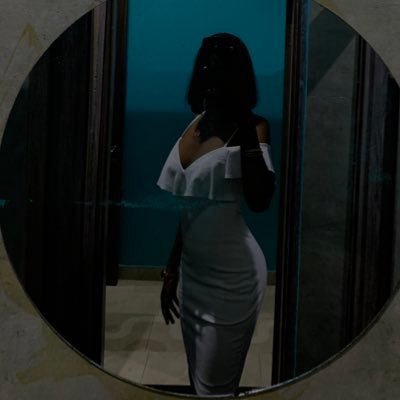 Definitelynot_V's profile picture. 