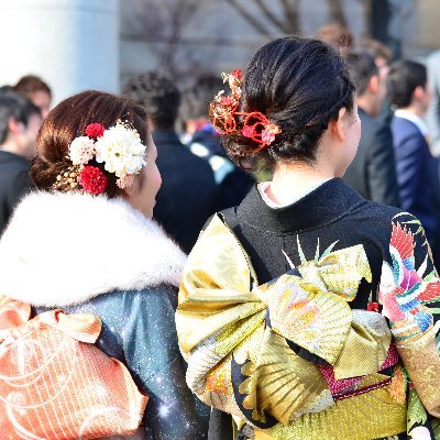 愛知県名古屋市で成人式・二十歳の集いをお迎えになる方のための振袖レンタル・着付けヘアセットの情報です。おすすめの振袖レンタルショップや着付けヘアセットが上手な美容室をご紹介しております。