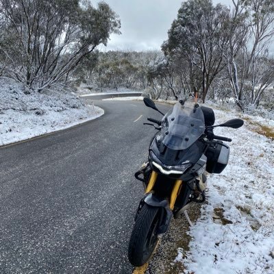 Fan of the Newcastle Jets FC & Chesterfield FC, motorcycle rider, loving my family & life.