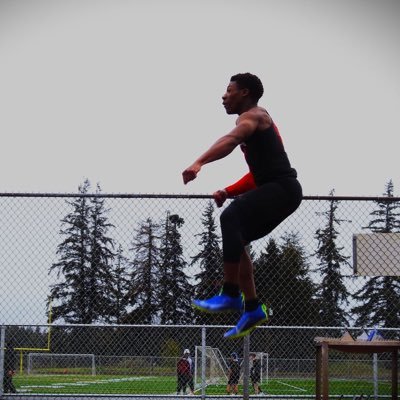 Multi sport athlete|C/O 2026|5,7|141|100m,200m, 4X100m,4X400|Yelm High School|3.8GPA Email:lewismyles25@gmail.com Instagram:myles_2real