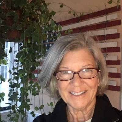 mamalotzaluv's profile picture. 