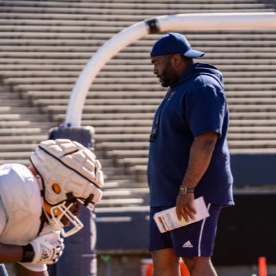 @utepfb Assistant DL Coach🟠🤙🏽| 〽️emphis Made | LUMO Alumnus 👨🏽‍🎓 | “The credit belongs to the man who is actually in the arena, whose face is marred”