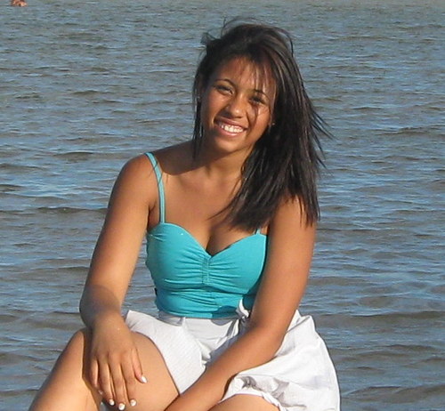 Morena linda, com os olhos cor de mel♪haha'Sou uma libriana que observa as coisas de vários ângulos, e isto faz com que as vezes eu seja indecisa.Pois sou justa
