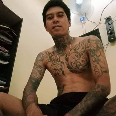 Aku hanya seorang seniman,tatto/lukis,,,humoris,dan mungkin agak amburadul sedikit😁😁😁