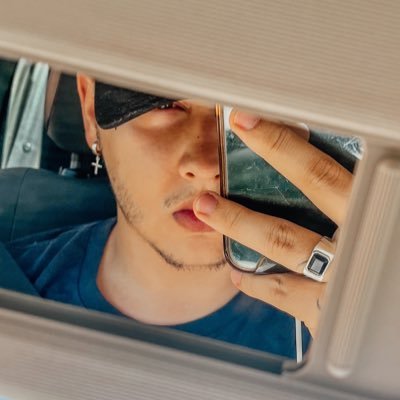 zeroserotonina's profile picture. se pá um dia a gente cresce