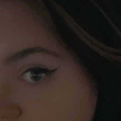 sentimntstorage's profile picture. a place to hold things my mind finds beauty in ✨