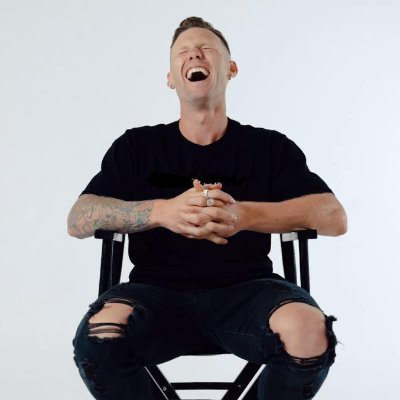 tyzanicholson's profile picture. 💻 Internet entrepreneur & dad life   🏄‍♂️ Marketing • Crypto  🌴 I like wearing board shorts