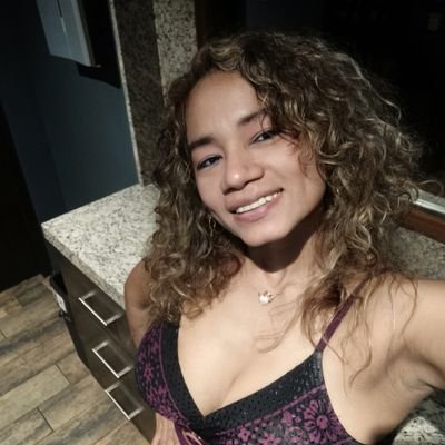 jesseni78323468's profile picture. elocuaz, empática sociable, un poco indecisa 
...pero sobre todo muy humana.