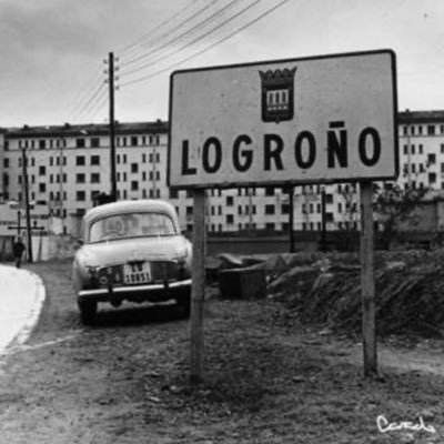 La capital de La Rioja no puede cerrarse a todos sus pueblos y ciudades. El coche es NECESARIO hoy por hoy.