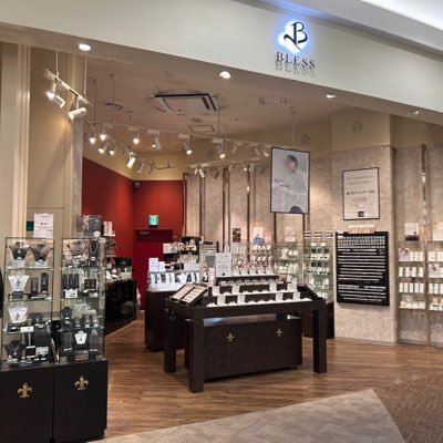 アクセサリーセレクトショップ 「BLESSイオンモール筑紫野店」 トレンドアイテムからベーシックなデザインまで、ファッショナブルかつハイセンスなアクセサリーが揃います。
