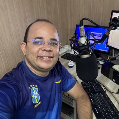 Radialista, secretário municipal, marketologo e pai. Rádios - 96FM Arapiraca, NN FM, Pajuçara FM, Líder FM, Correio e CBN, São Miguel FM e Campo Alegre FM.