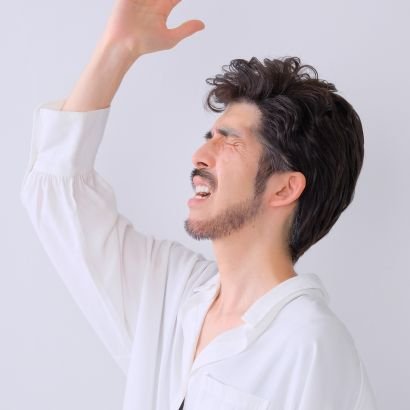 平井堅さんと藤井聡太さんのそっくりさんをさせていただいております!青森県出身、猫、大相撲、アニメ好き。単独ライブ【Koiwa Ken's Bar】ものまねショーレストラン【新宿そっくり館キサラ】YouTube【KEN KOIWA】中心に瞳をとじて活動中。出演依頼、お問い合わせは下記HPもしくはDMにてお気軽にどうぞ!