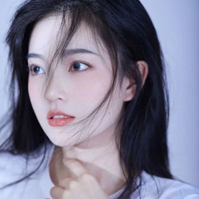 benaguri57212's profile picture. 人は、外では、孤独ですが、孤独の喜びも持っています。