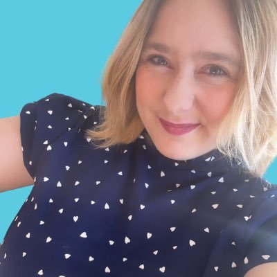Marketing Manager for @_val_vr | Owner of @mytypeface @mamamakesstore and @bandmademerchco | One of the lads! | Gamer. | Talks too muc-