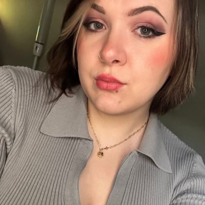 alexadotsmith's profile picture. Dragon Enthusiast 🐉 | @Corebearrr is my honey bun 💖🐰| She/Her |