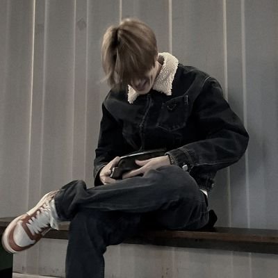 ㅤ⌗ 𝗙𝗜𝗖𝗧𝗜𝗢𝗡𝗔𝗟 ╱ 𝟭𝟵𝟵𝟳 : his sweet voice which became a 𝗹𝘂𝗹𝗹𝗮𝗯𝘆, you'd repeat on him over and over again, 𝐉𝐮𝐧𝐠 𝐉𝐚𝐞𝐡𝐲𝐮𝐧.