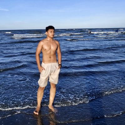 ig: keithleybee
fb: Keith Trevor Berlandino
tiktok: keithleybee
