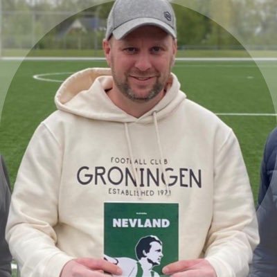 Schreef 6 boeken/ Aston Villa & FC Groningen/ Machinist bij de Nederlandse Spoorwegen/ Bestuurslid SV FC Groningen/ @HDelies