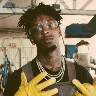 econmacrooo's profile picture. 