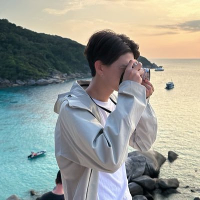 _btwchtt's profile picture. ลำบากวันนี้ สบายตอนไหน