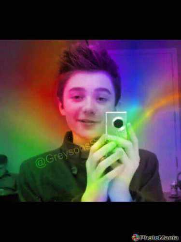 Greyson is the best at the world..and I'm his Enchancer forever ..;**... I love you Greyson and Justin Bieber you are a shitthaufen..333