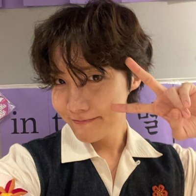 therapy who? i have my animals and jungkook
🥀
(carrd before you follow)
《fan account》