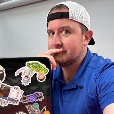 Video Director @Stickermule. Pitter patter. #LeafsForever