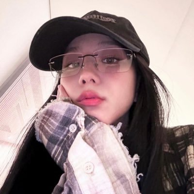 rubysblueroses's profile picture. Following all twitter guidelines /ifb/ life is better on 🪐/ Multi-stan/been on hiatus but back for bp cb