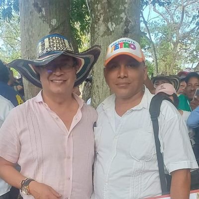 AlexanderOrtizM's profile picture. Sueño con una 🇨🇴 en paz y con justicia social. #AntiuribistaSigueAntiuribista #DerechosHumanos #EstoyConPetro
https://t.co/xPoVdLE6kc
