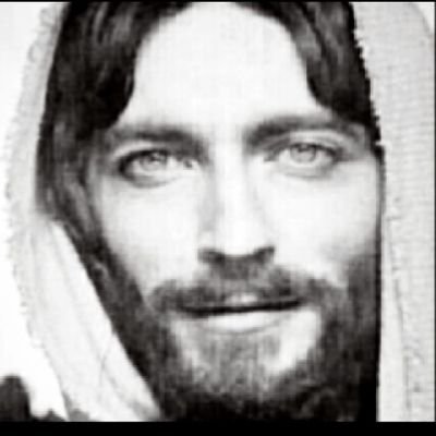 teniéndolos presentes en nuestras oraciones, recordando su fe activa, su amor entrañable y su esperanza perseverante en nuestro Señor Jesucristo 1Ts 1,2-3