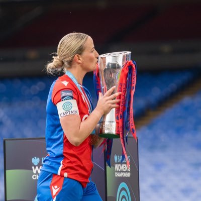 Aimee Everett Profile