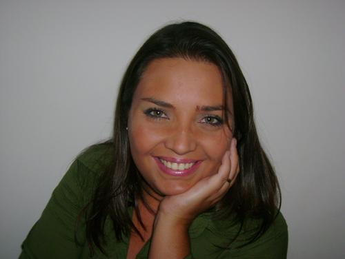 CamilaLealDiniz's profile picture. 