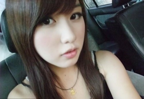 canviddml's profile picture. 地味で人見知り。ピントがずれてて見せかけの優しさで出来ている。たまに、詩を書いていますが奇跡だと思って頂ければ幸いです。