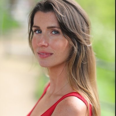 Actress from Belgium, with dual French and British/Irish heritage.  I trained at ISSA (London), with Michelle Danner, and now with Claire Chubbuck.