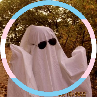 Spooky todo el año. Escritor e ilustrador ND. Si piensas que escuchar audiolibro no es leer o eres insensible esta cuenta no es para ti. Sí,lo de la foto soy yo