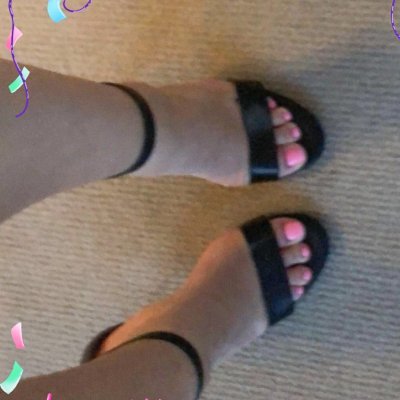 Married Latino couple in our early 30's, looking to share our pics and chat with like minded couples.
4'11 fun sized
3.5 feet