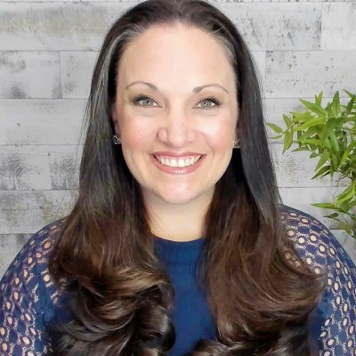 Business coach for service-based freelancers who ensures you get sh!t done and hit your goals. Brand strategist. Designer. Copywriter. CMO at #MotivationCode.