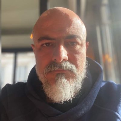 از تندروی بیزار و دل در گروی میانهروی دارم! #میهن_خواهی دین من است. به اصول معتقد و به اصلاحات امید دارم.