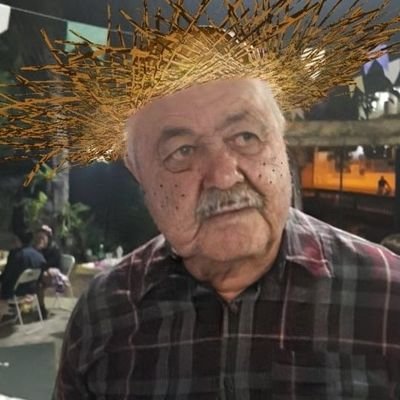 Casado, gente boa. tenho minhas opiniões, economista, CPA10 e CPA20 ambima, pós graduado em gestão financeira e empresarial. É isso, o resto é o resto.