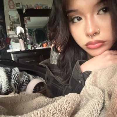 vanessamunozlol's profile picture. deadass don’t know what’s going on